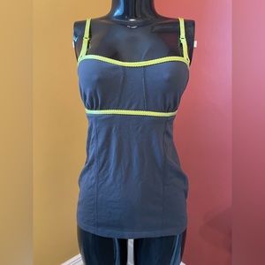 Women’s Lululemon Tank ( 6 )